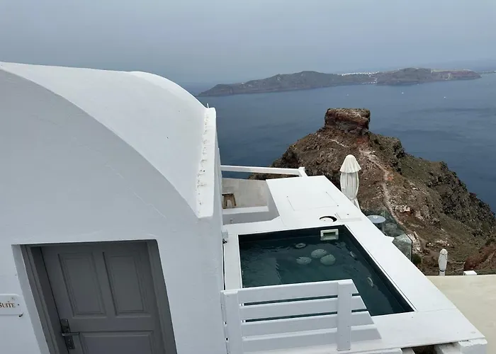 Anemos Cave Suites